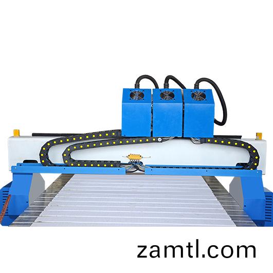 1325獨(du)立三頭(tou)數(shu)控鵰刻機