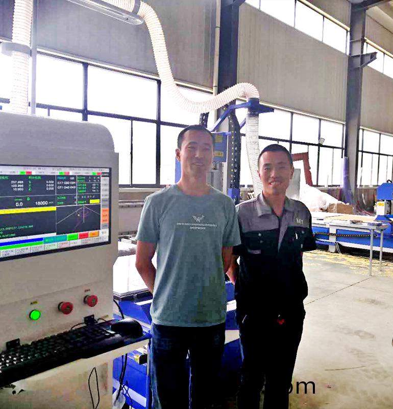 山(shan)東威?？蛻?hù)(hu)訂(ding)購(gou)1325直(zhi)排換刀加(jia)工中(zhong)心(xin)