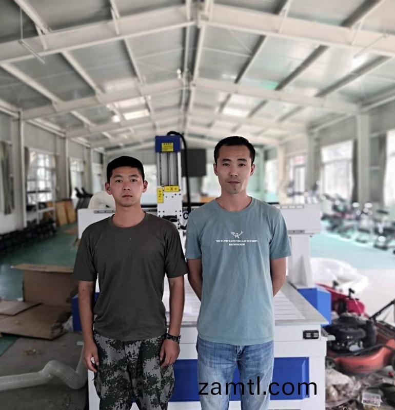 山東濰(wei)坊(fang)1325木(mu)工鵰刻(ke)機(ji)，部(bu)隊(dui)直供