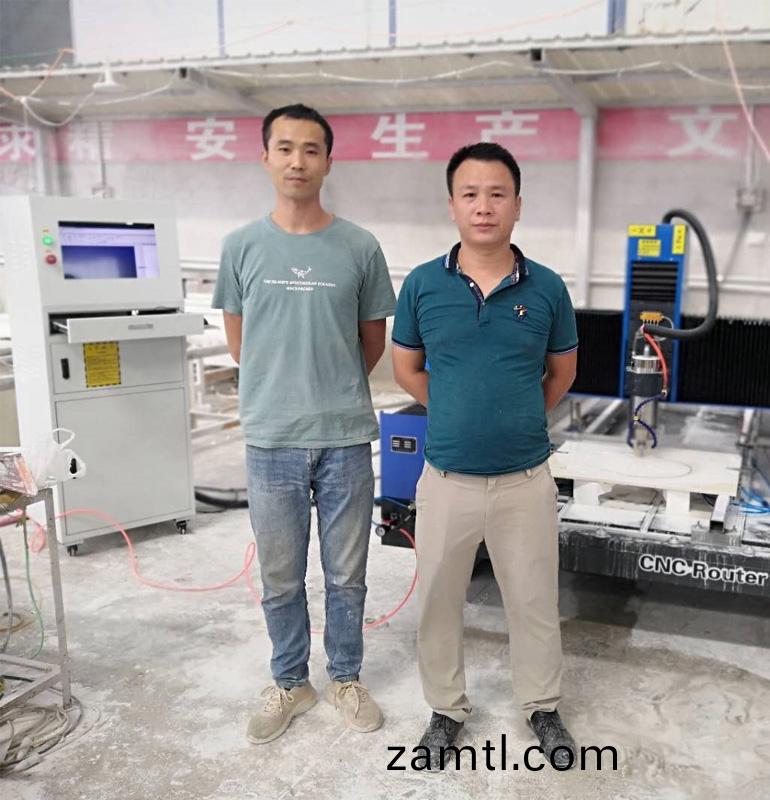 廣(guang)西南寧(ning)1325重(zhong)型石(shi)材鵰(diao)刻(ke)機(ji)