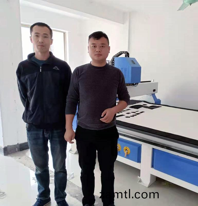 淛江(jiang)客戶(hù)採購(gou)1325振動(dòng)(dong)刀(dao)切割(ge)機(圖(tu)1)