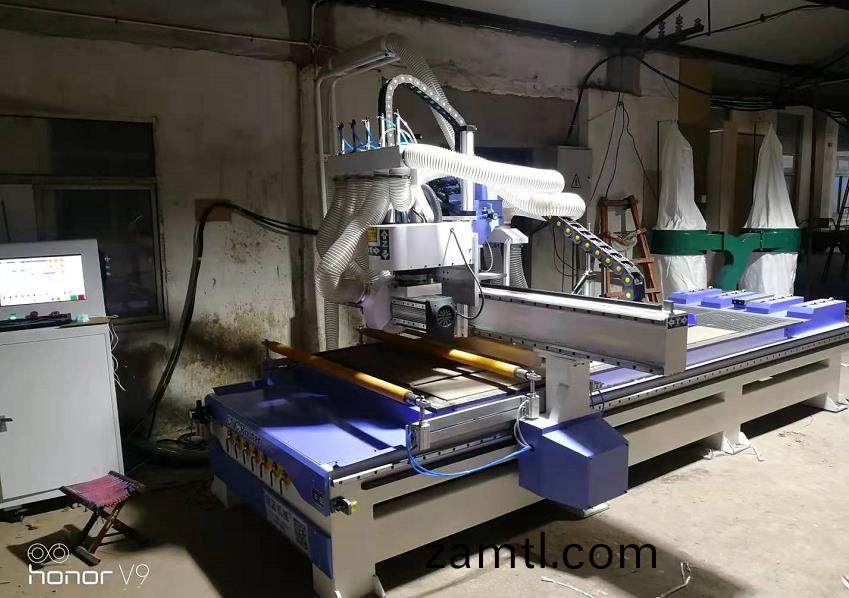 南(nan)京1325三工(gong)序(xu)帶鋸片開(kāi)料(liao)機(ji)(圖4) 南(nan)京1325三(san)工(gong)序(xu)帶(dai)鋸片開(kāi)料機(ji)(圖4)