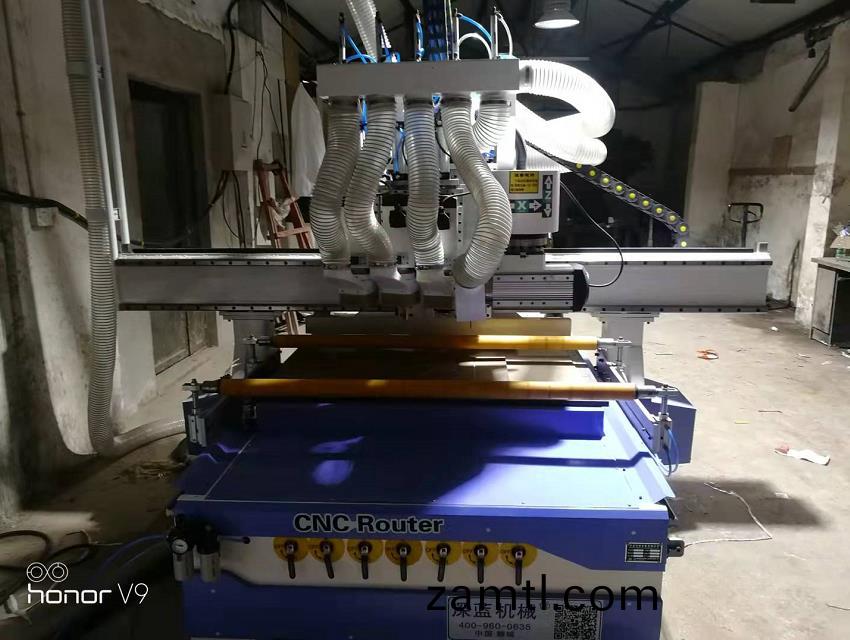 南(nan)京1325三工序帶(dai)鋸片(pian)開(kāi)(kai)料(liao)機(圖5) 南京(jing)1325三(san)工序(xu)帶(dai)鋸(ju)片開(kāi)料(liao)機(圖5)