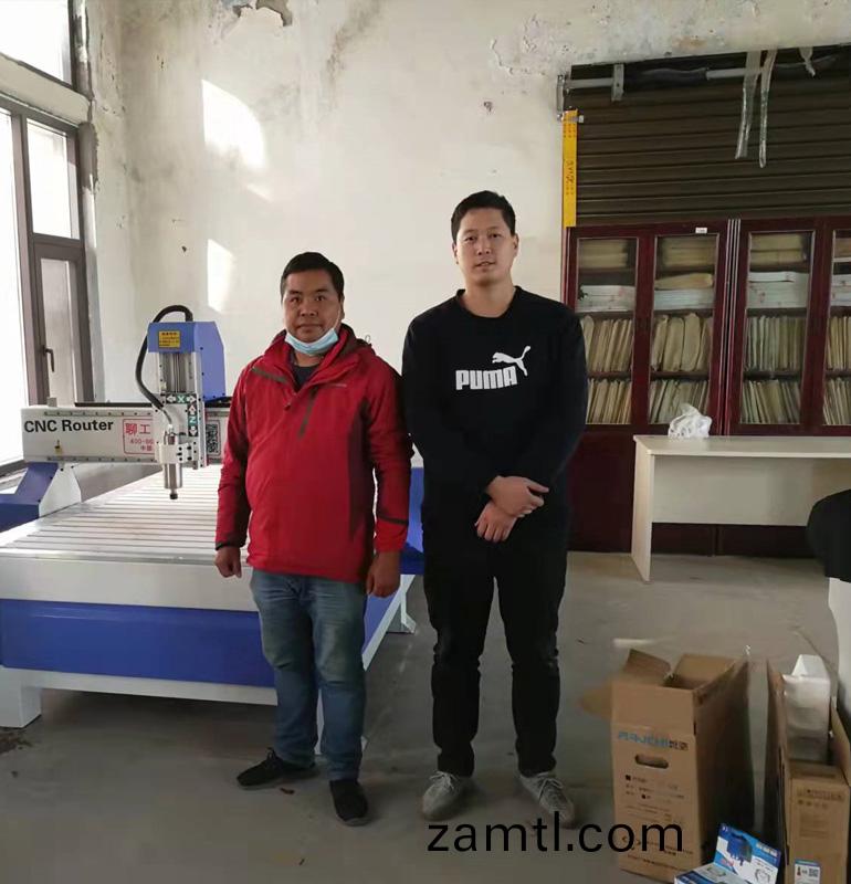 湖北荊(jing)州(zhou)1325木(mu)工(gong)鵰刻機(圖1)