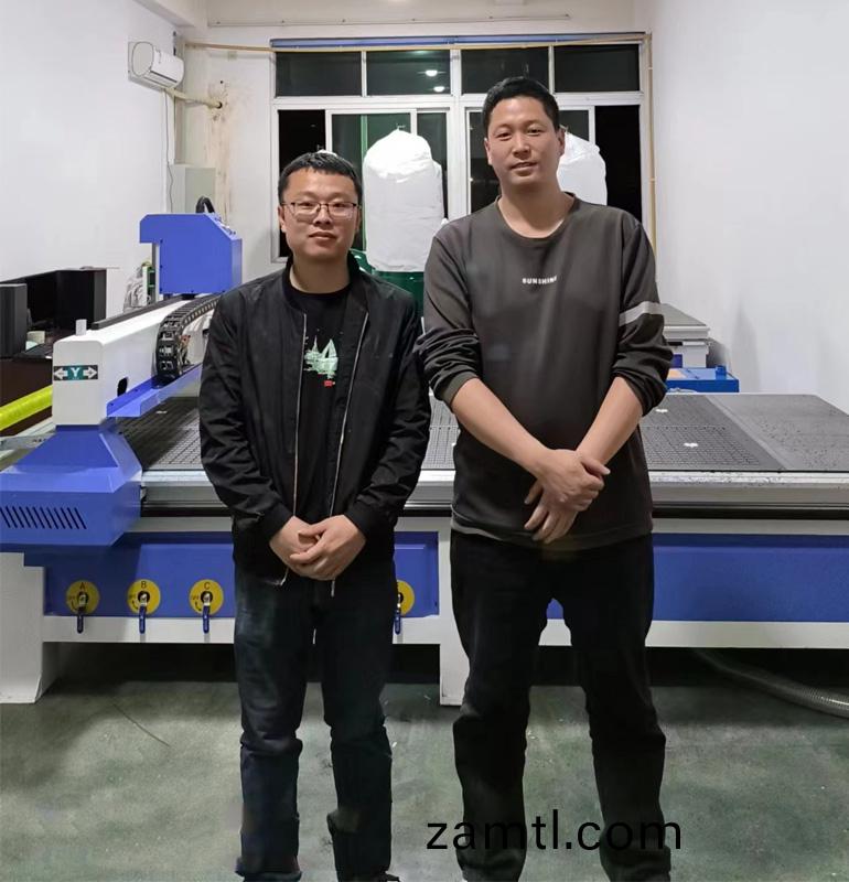 淛江客戶(hù)(hu)點(diǎn)(dian)讚(zan)聊工1325木(mu)工數控(kong)鵰刻(ke)機(圖(tu)1)