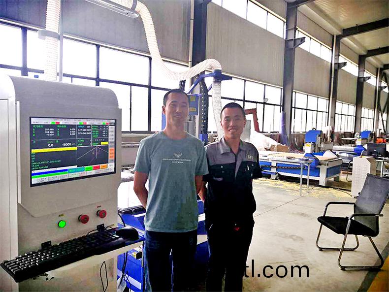 山東(dong)威(wei)?？蛻?hù)(hu)訂(ding)購1325直(zhi)排(pai)換刀加(jia)工(gong)中心(xin)(圖1)