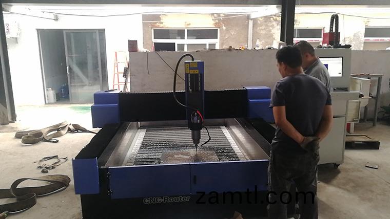 山東(dong)聊城開(kāi)髮區1325石材數控鵰(diao)刻機(ji)(圖(tu)1)