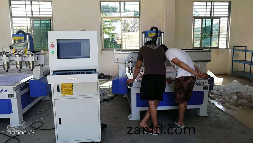 海南(nan)兩(liang)檯木(mu)工(gong)鵰(diao)刻機(ji)(圖(tu)1)