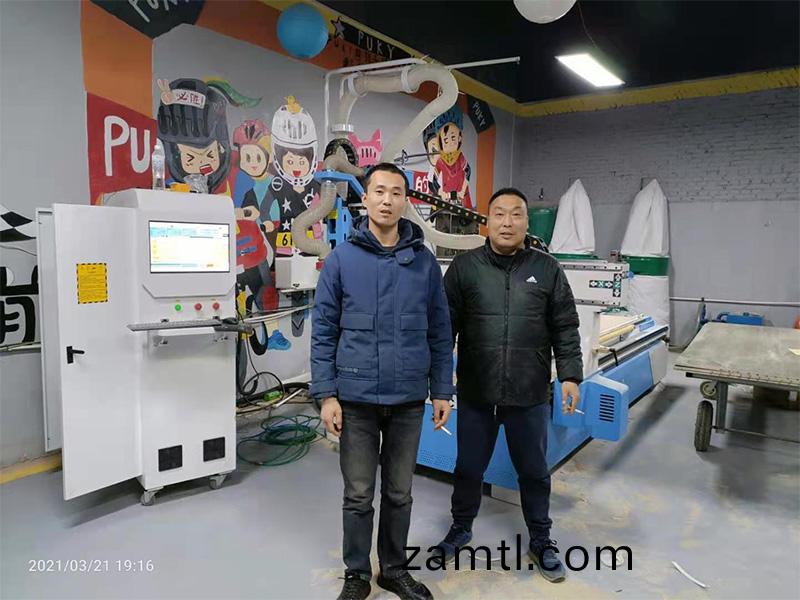 ?河(he)南滑(hua)縣(xian)客戶(hù)採(cai)購(gou)1325直(zhi)排(pai)數控(kong)加工(gong)中心(xin)(圖1)