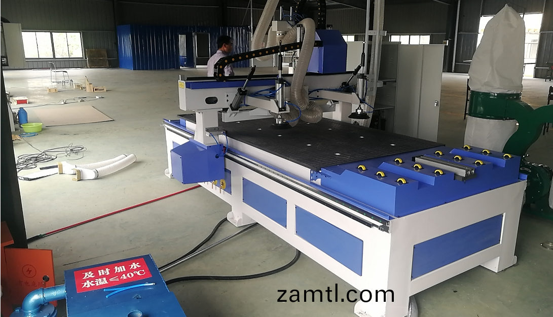 南京1325雙(shuang)工序開(kāi)料(liao)機(圖3)